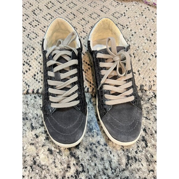 Dolce Vita Nino Charcoal Embossed Snake Print Sneaker Shoes SIZE 7 - Picture 2 of 7